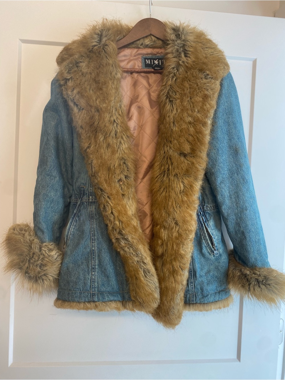 Vintage Y2K Denim Jacket with Brown Faux-Fur Trim - Picture 3 of 13